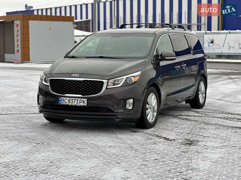 Мінівен Kia Sedona 2016 в Стрию