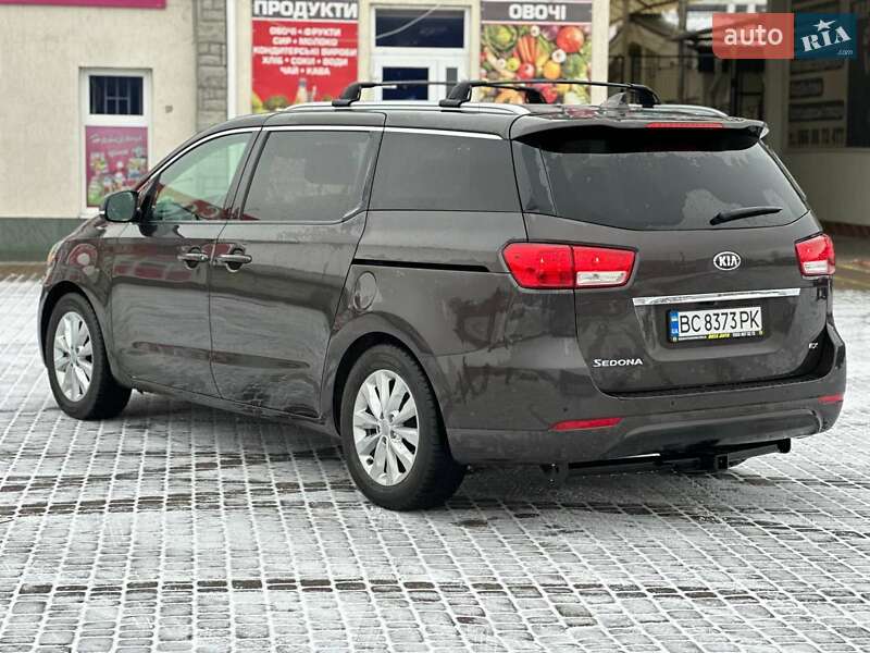 Мінівен Kia Sedona 2016 в Стрию