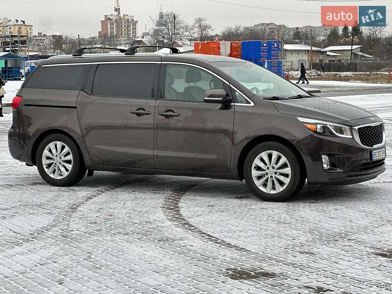 Мінівен Kia Sedona 2016 в Стрию