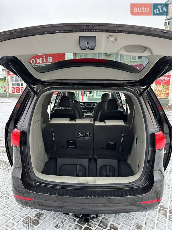 Мінівен Kia Sedona 2016 в Стрию