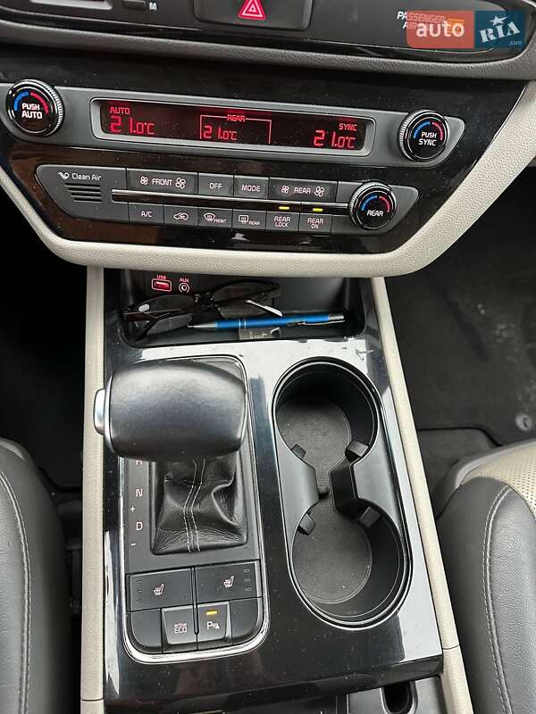 Мінівен Kia Sedona 2016 в Стрию