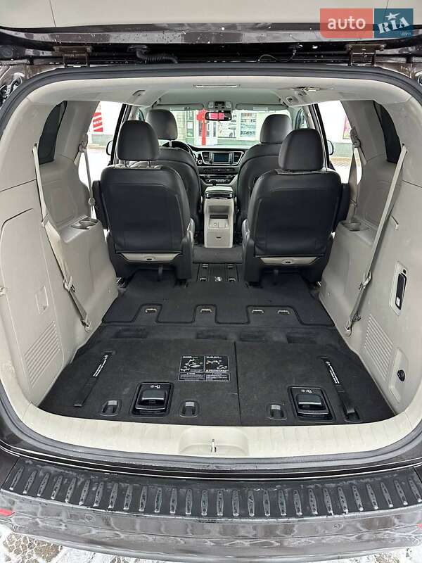 Мінівен Kia Sedona 2016 в Стрию
