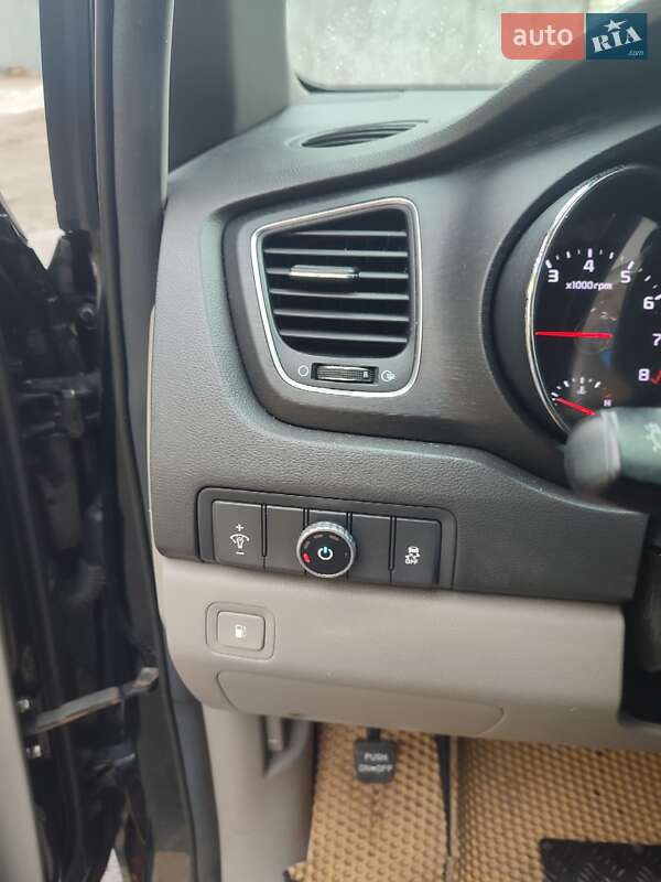 Мінівен Kia Sedona 2016 в Києві