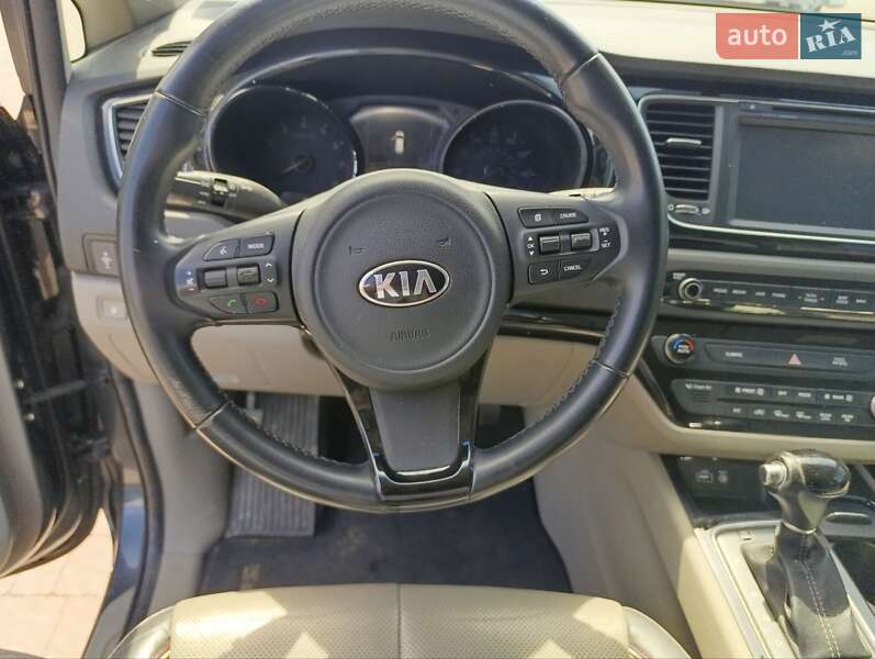 Мінівен Kia Sedona 2014 в Дрогобичі
