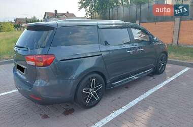 Мінівен Kia Sedona 2015 в Дніпрі