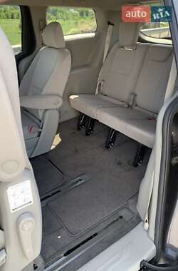 Минивэн Kia Sedona 2015 в 