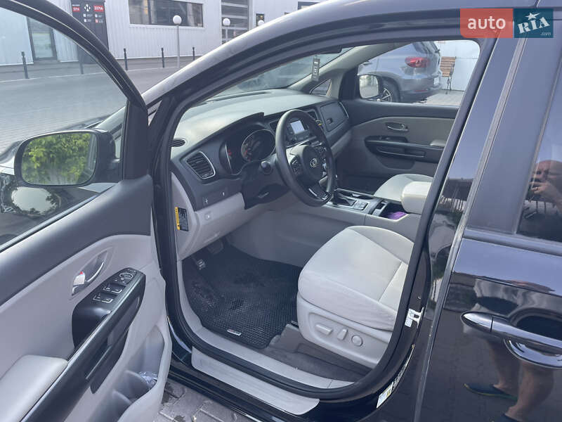 Мінівен Kia Sedona 2015 в Вінниці