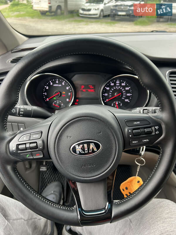 Мінівен Kia Sedona 2015 в Вишневому