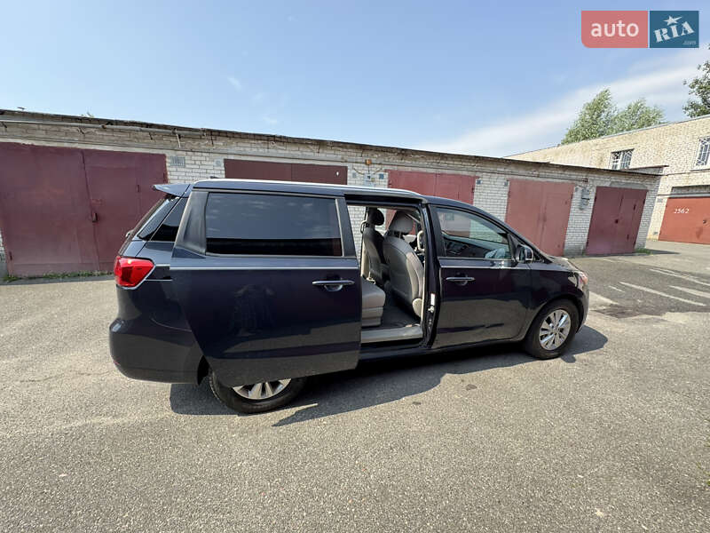Минивэн Kia Sedona 2015 в Киеве