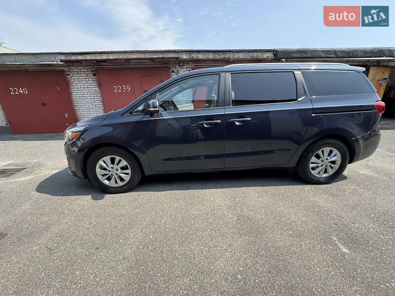 Минивэн Kia Sedona 2015 в Киеве