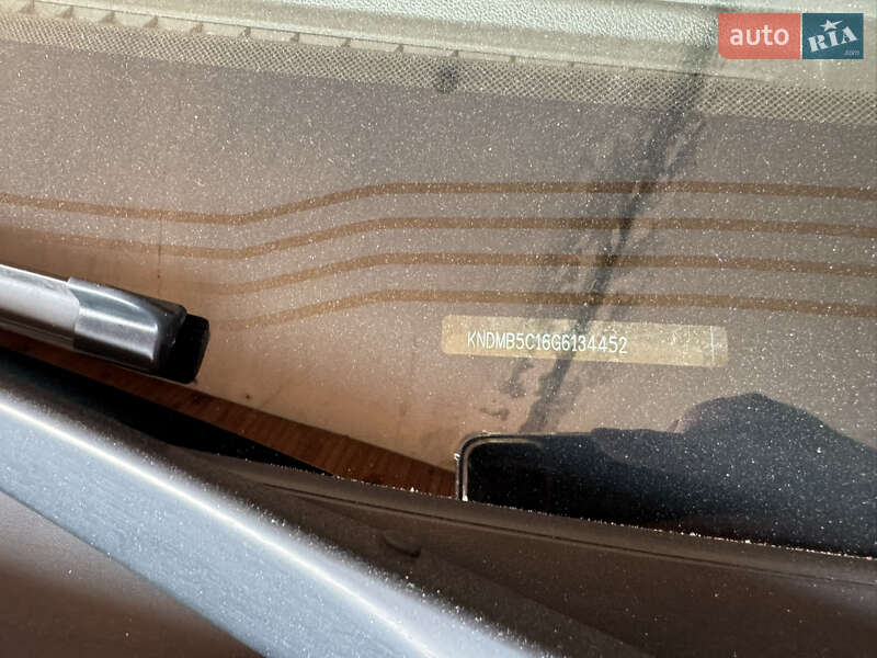 Минивэн Kia Sedona 2015 в Киеве