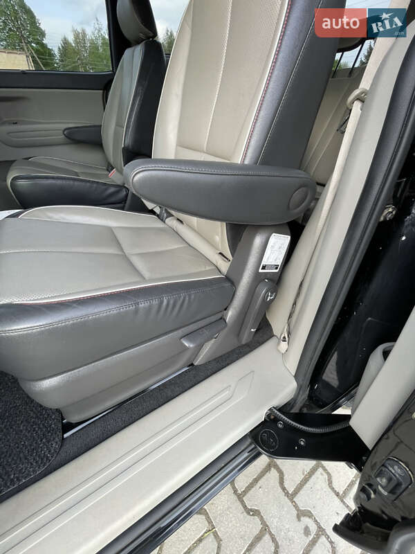 Минивэн Kia Sedona 2016 в Черновцах