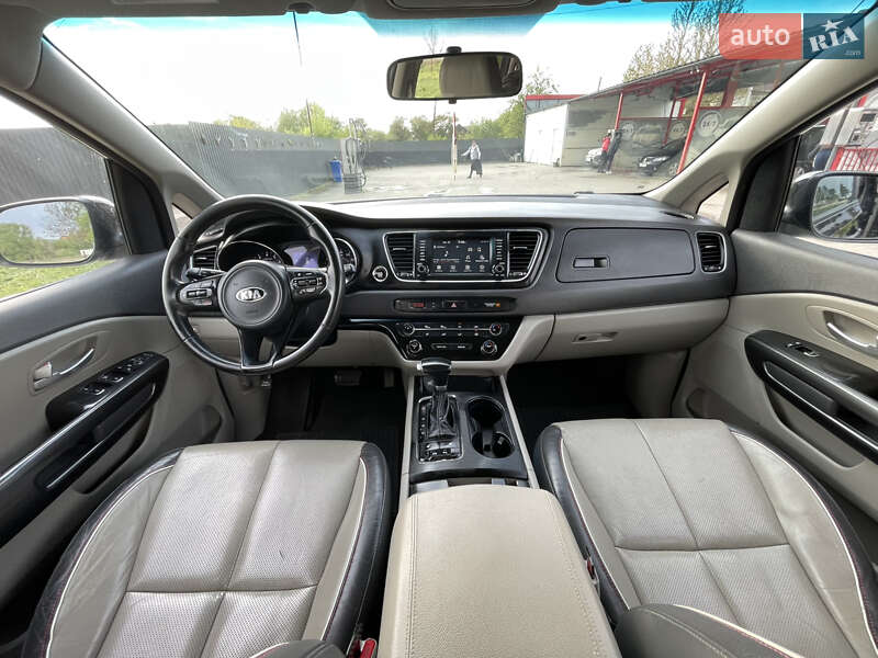 Минивэн Kia Sedona 2016 в Черновцах