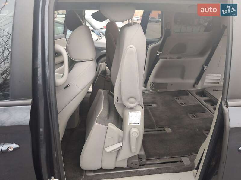 Минивэн Kia Sedona 2015 в Киеве