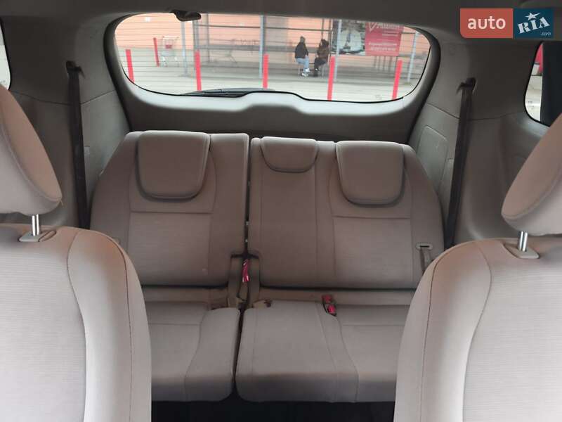 Минивэн Kia Sedona 2015 в Киеве