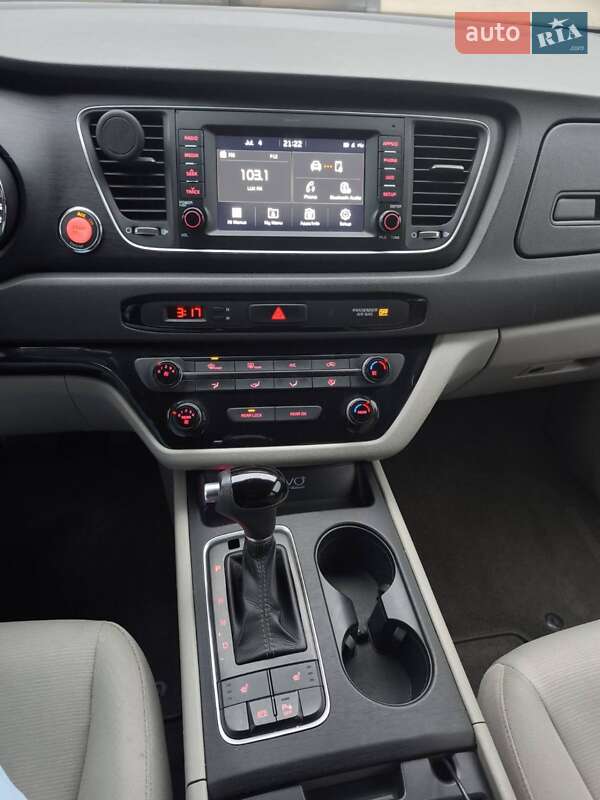 Минивэн Kia Sedona 2015 в Киеве