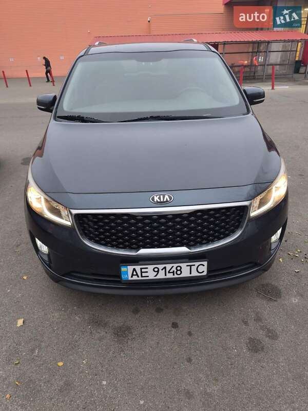 Минивэн Kia Sedona 2015 в Киеве