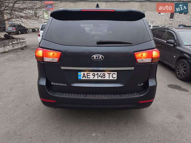 Минивэн Kia Sedona 2015 в Киеве