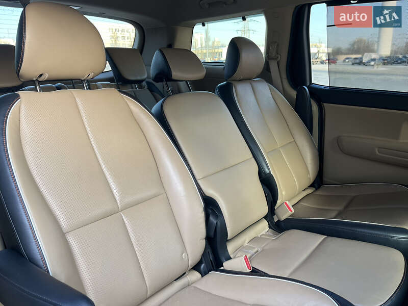 Мінівен Kia Sedona 2016 в Києві