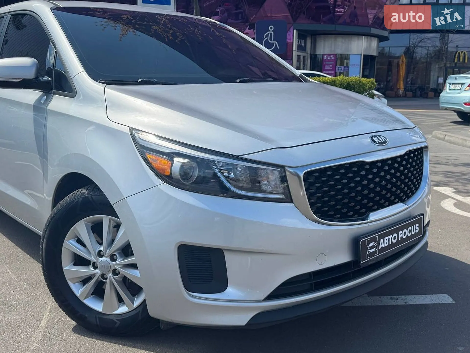 2017 Kia Sedona - мініатюра 2