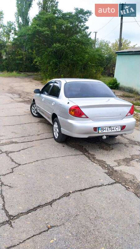 Седан Kia Sephia 2003 в Николаеве