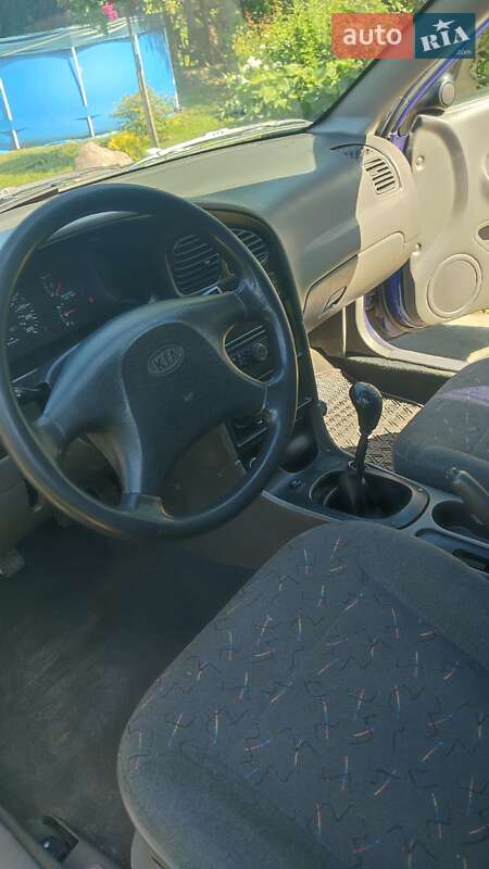 Седан Kia Sephia 2000 в Чернигове