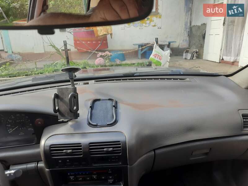 Седан Kia Sephia 1995 в Чернівцях