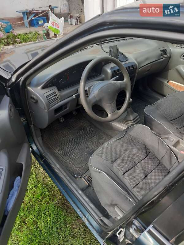 Седан Kia Sephia 1995 в Чернівцях