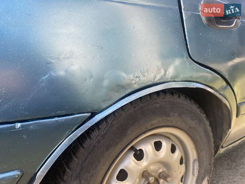 Седан Kia Sephia 1994 в Малині