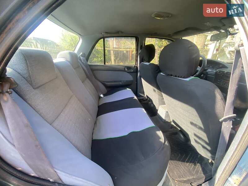 Седан Kia Sephia 1994 в Малині