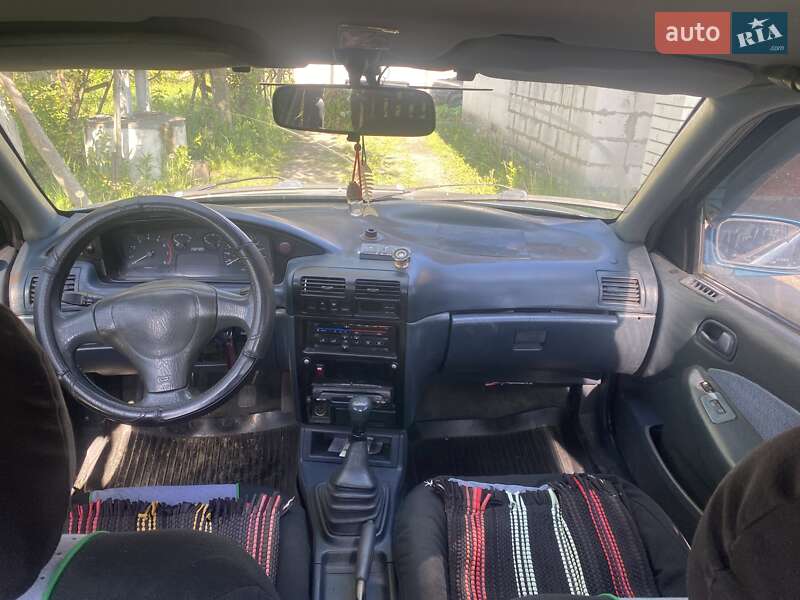 Седан Kia Sephia 1994 в Малині