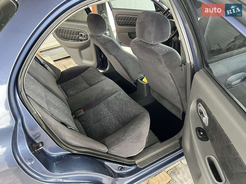 Седан Kia Sephia 2003 в Тернополі