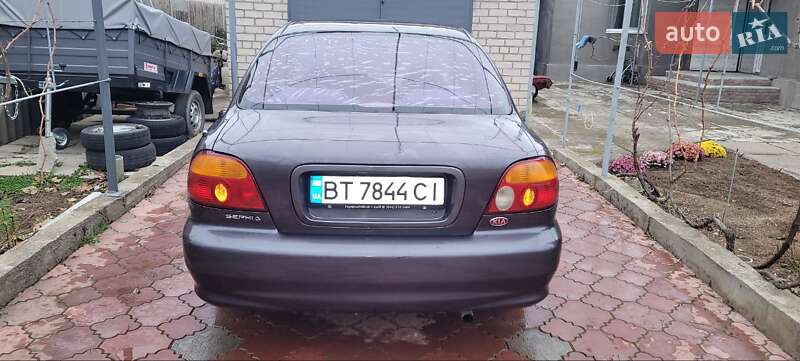 Седан Kia Sephia 1998 в Херсоне