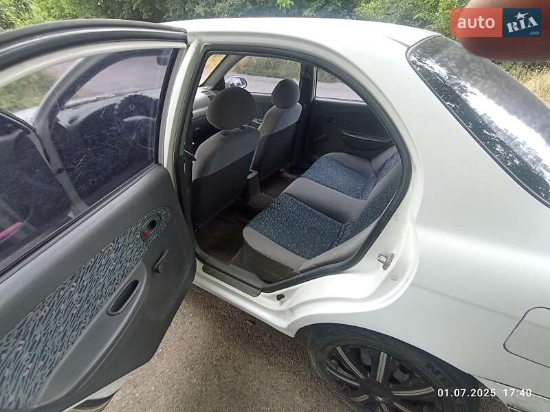 Седан Kia Sephia 2000 в Шполе