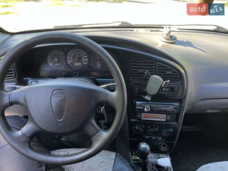 Седан Kia Sephia 2003 в Павлограде