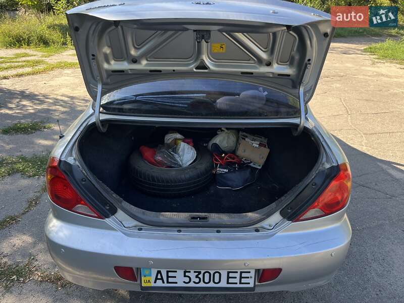 Седан Kia Sephia 2003 в Павлограде