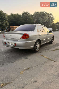 Седан Kia Sephia 2004 в Рені