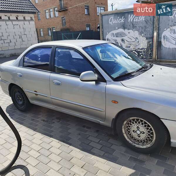 Седан Kia Sephia 2003 в Ічні