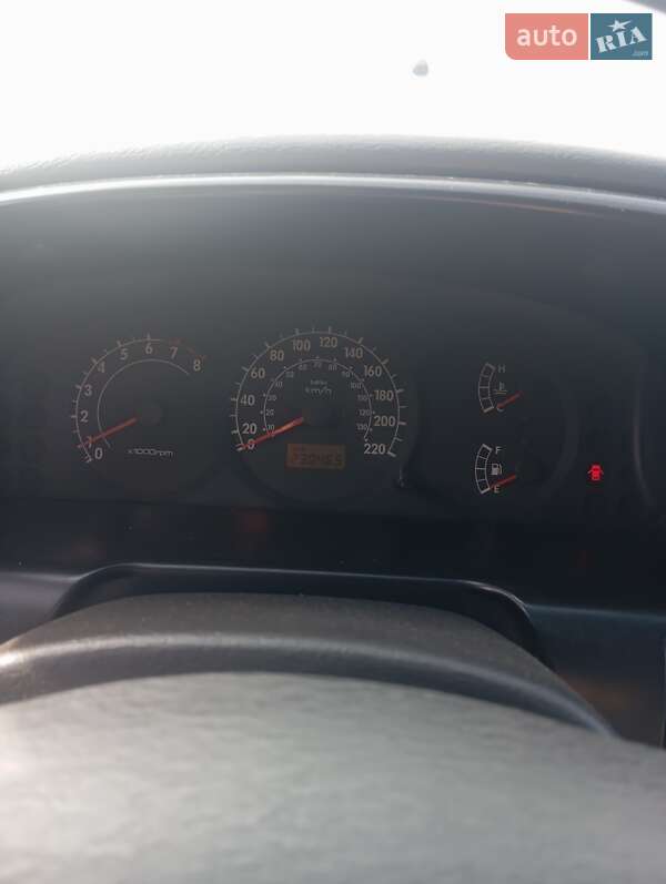 Седан Kia Sephia 2002 в Кременчуге