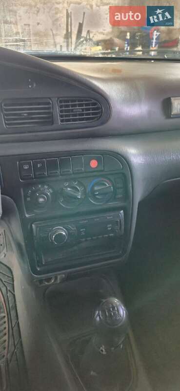 Седан Kia Sephia 1996 в Мироновке