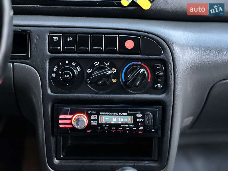 Седан Kia Sephia 1998 в Ивано-Франковске