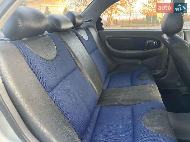 Седан Kia Sephia 2003 в Южном