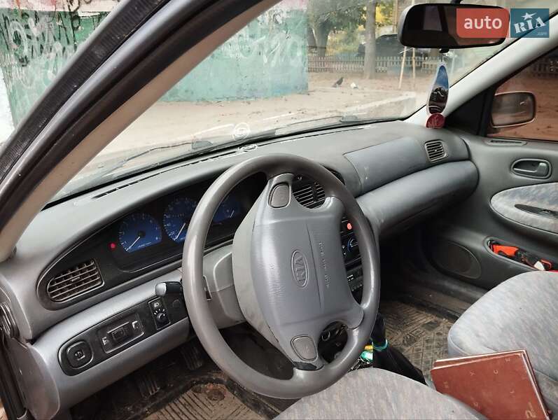 Седан Kia Sephia 1996 в Чернигове