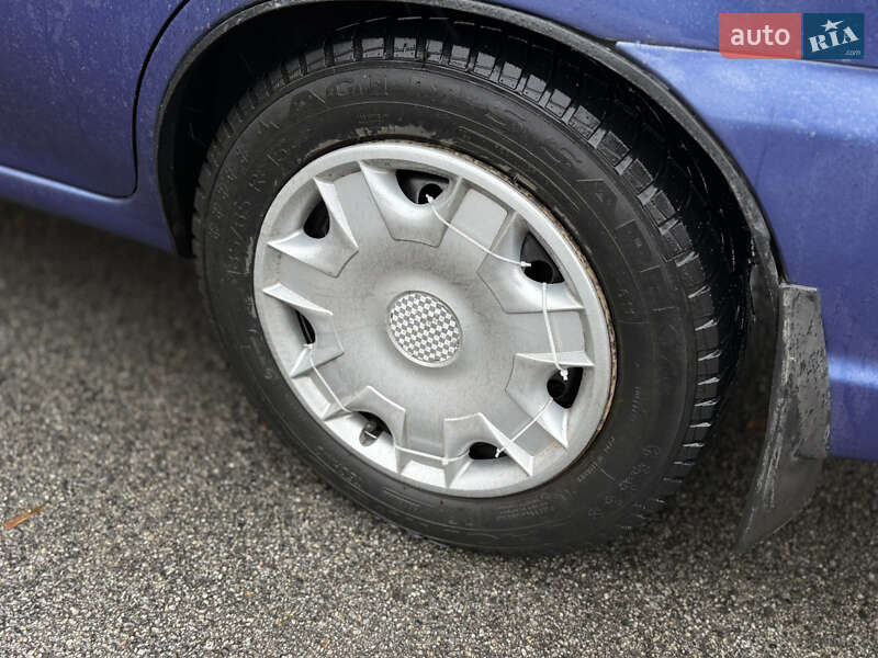 Седан Kia Sephia 2003 в Днепре