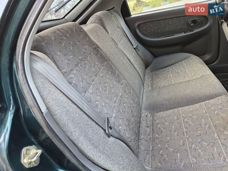 Седан Kia Sephia 2000 в Черновцах