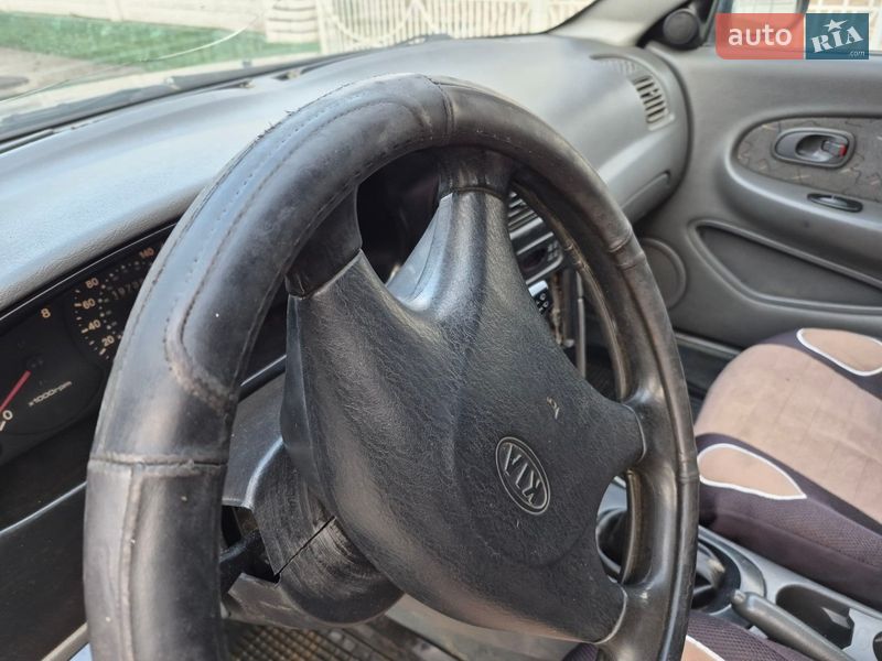Седан Kia Sephia 2000 в Черновцах
