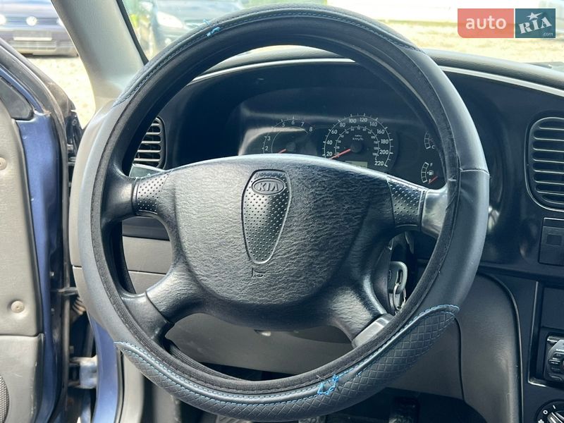 Седан Kia Sephia 2004 в Харькове