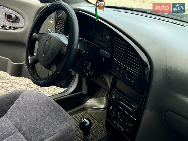 Седан Kia Sephia 2004 в Харькове
