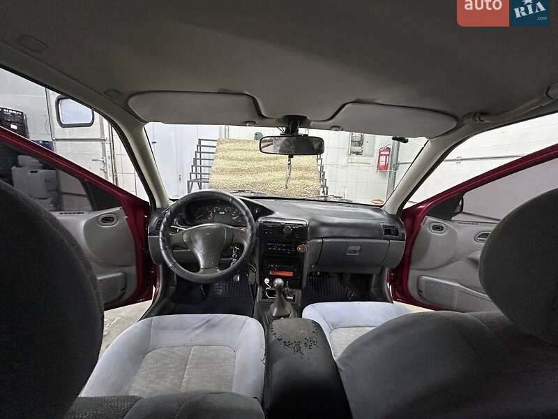 Седан Kia Sephia 1995 в Одессе