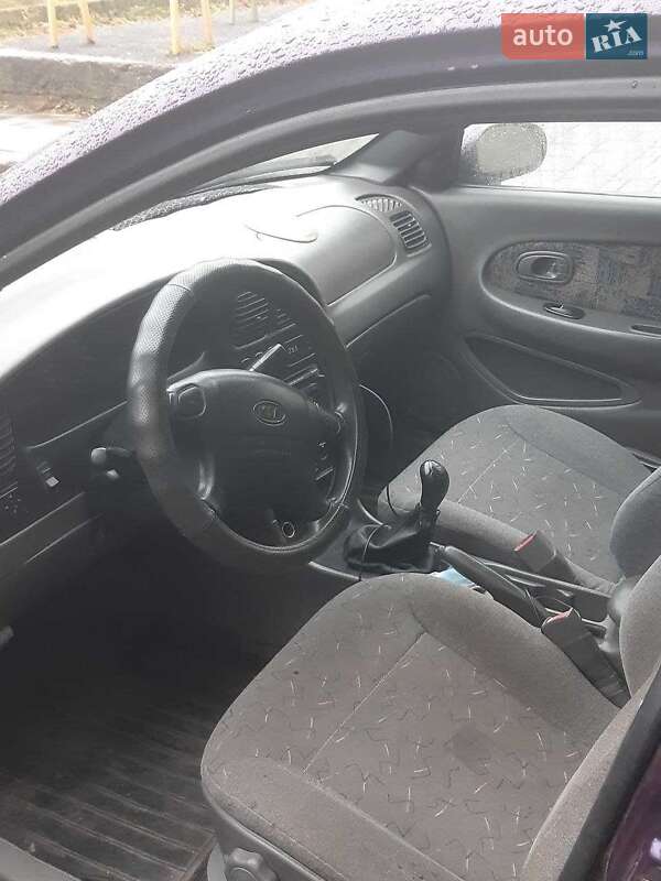Седан Kia Shuma 2000 в Ровно
